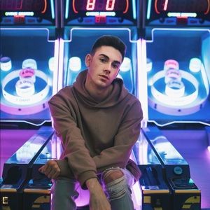 Meet your Posher, Mitchell